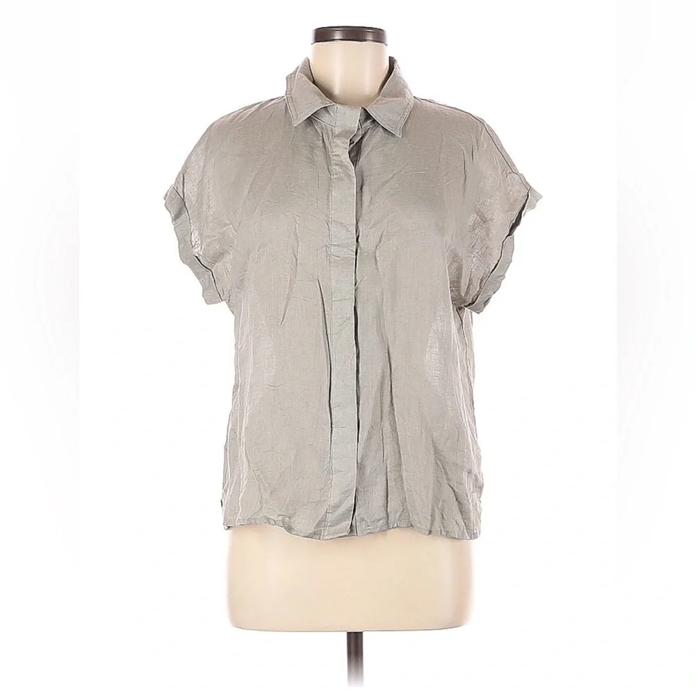 Carly Jean LA | Short Sleeve Button Down Blouse - Picture 1 of 8